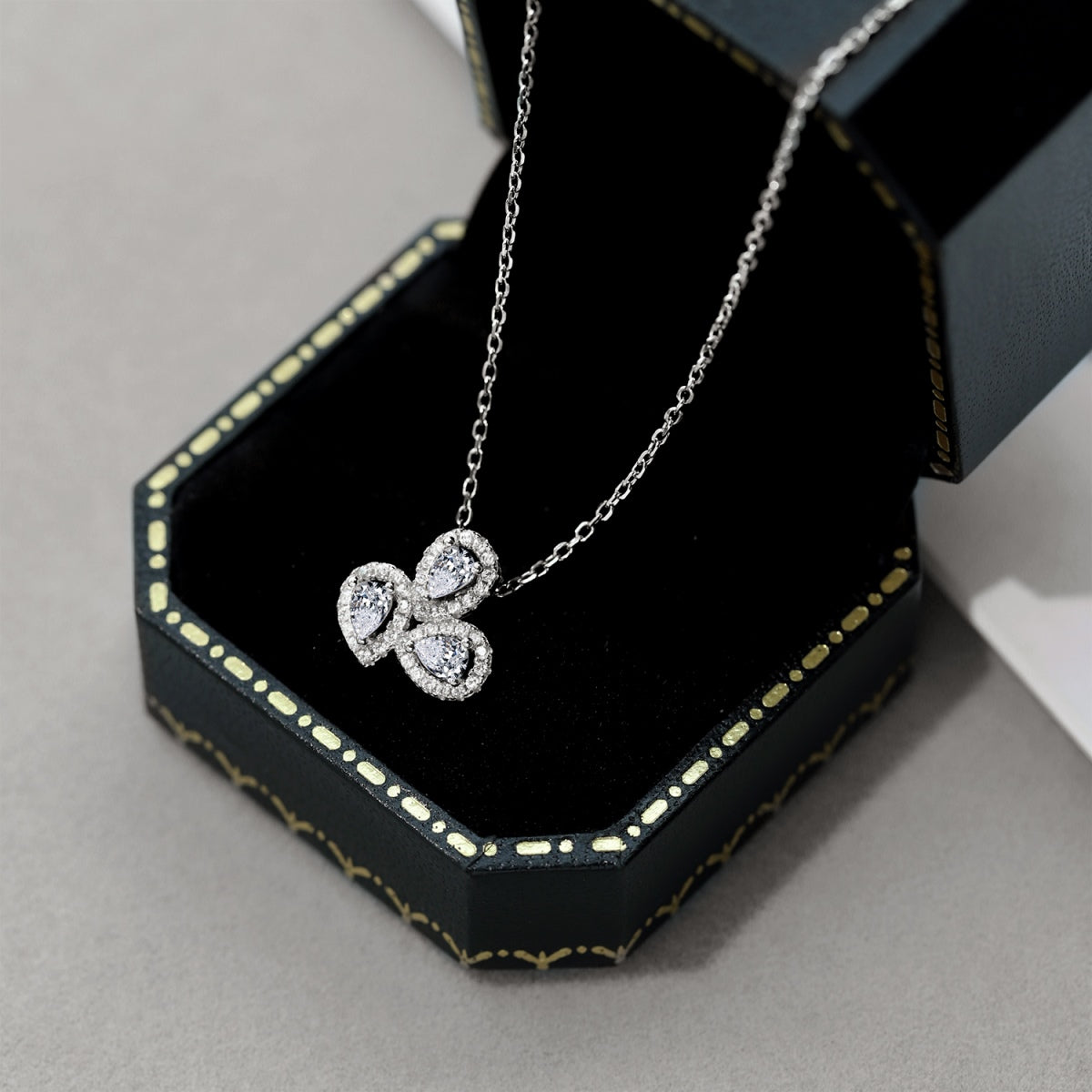 [Kincade Jewelrys]Elegant Flower Shape Pear Cut Necklace