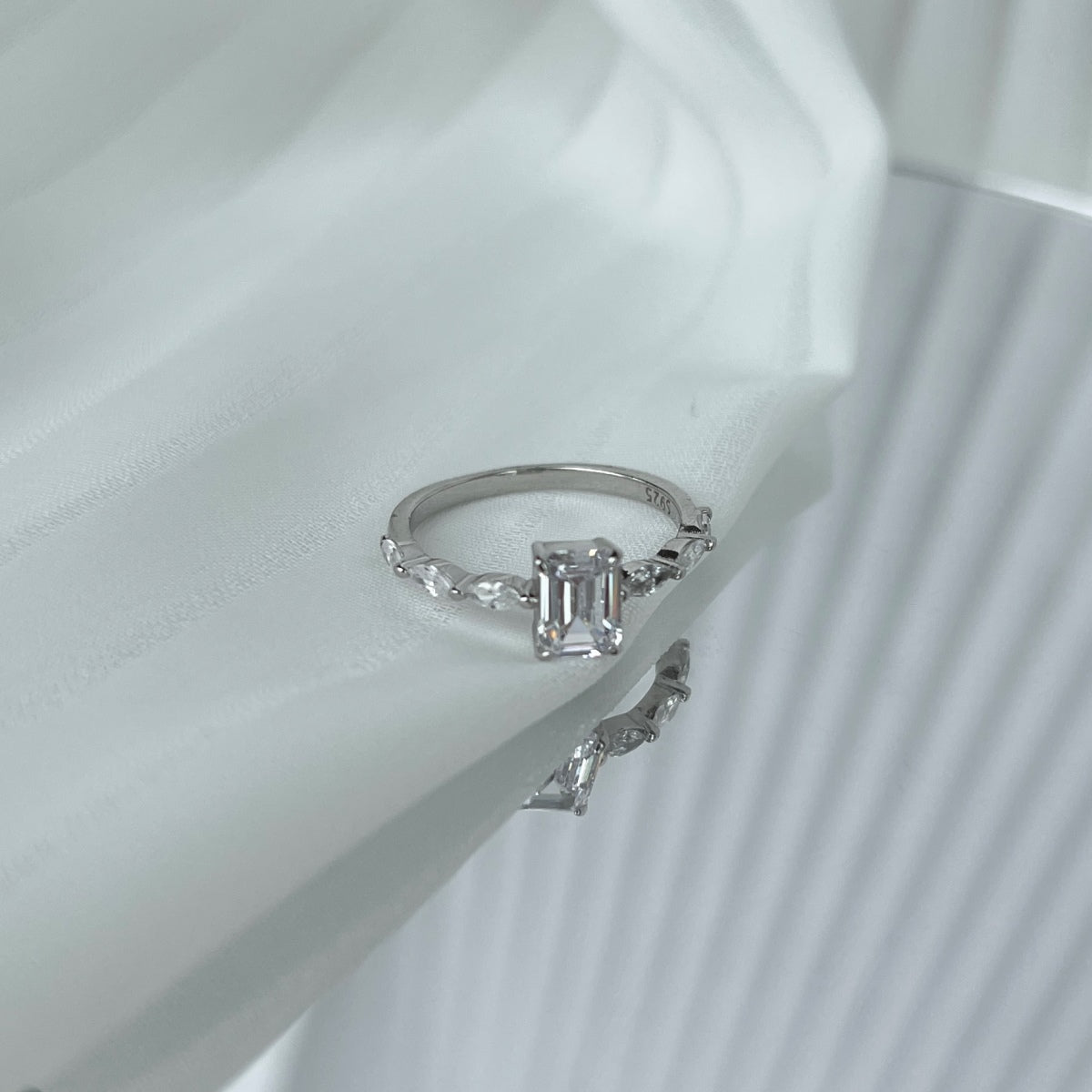 [Kincade Jewelrys]1.0 Carat Dainty Resplendent Radiant Cut Daily Ring