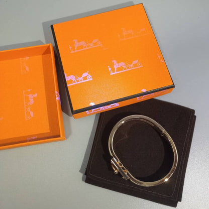 [Kincade Jewelrys]H CLOUD BLUE BRACELET