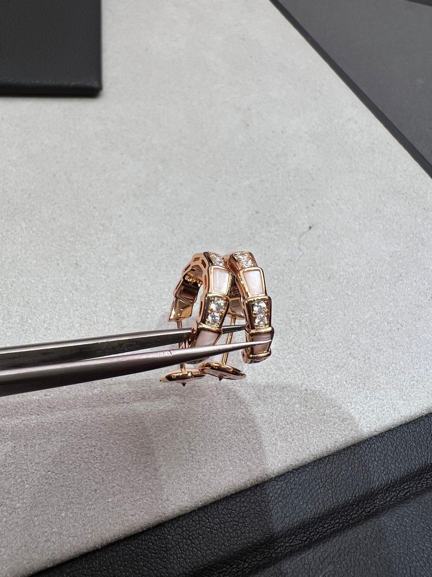 [Kincade Jewelrys]SERPENTI MOP PINK GOLD EARRINGS