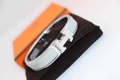 [Kincade Jewelrys]H LIGHT BLUE BRACELET