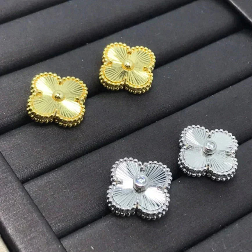 [Kincade Jewelrys]CLOVER MINI 9.5MM LASER EARRINGS