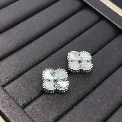 [Kincade Jewelrys]CLOVER MINI 9.5MM LASER EARRINGS