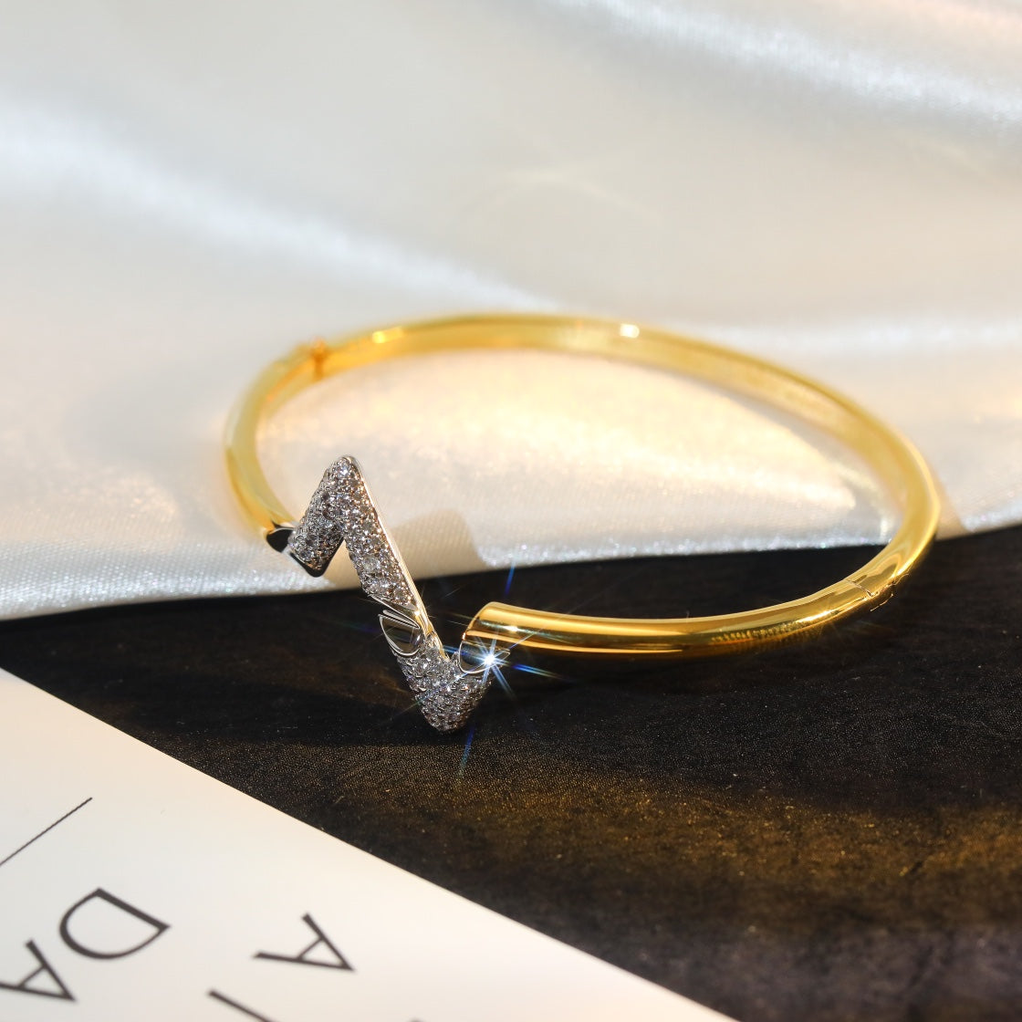 [Kincade Jewelrys]VOLTE UPSITE DOWN GOLD DIAMOND BRACELET