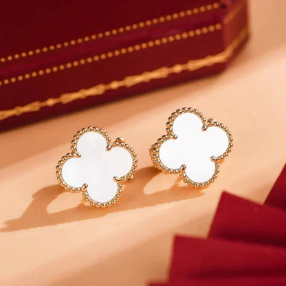 [Kincade Jewelrys]CLOVER MEDIUM 1 MOTIFS  WHITE MOP STUD EARRINGS