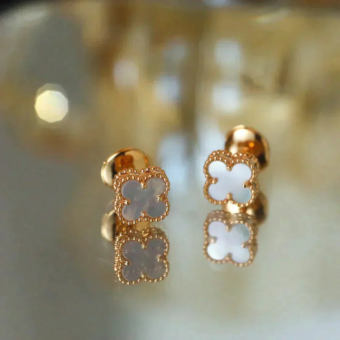 [Kincade Jewelrys]CLOVER MINI 9.5MM WHITE MOP EARRINGS