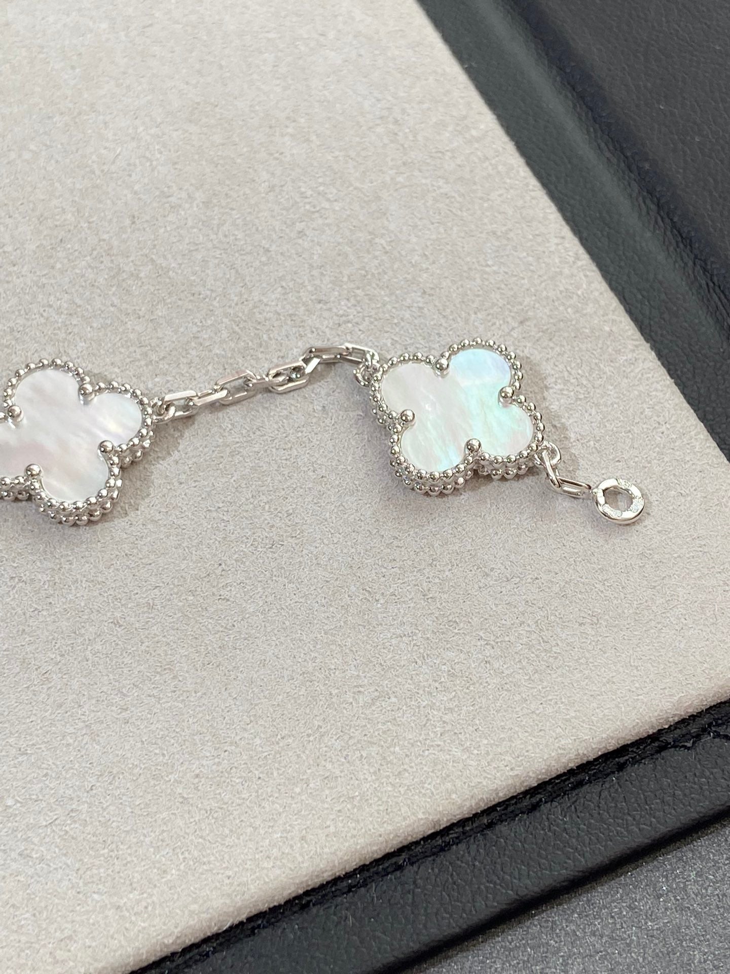 [Kincade Jewelrys]CLOVER SILVER MOP 5 MOTIF BRACELET
