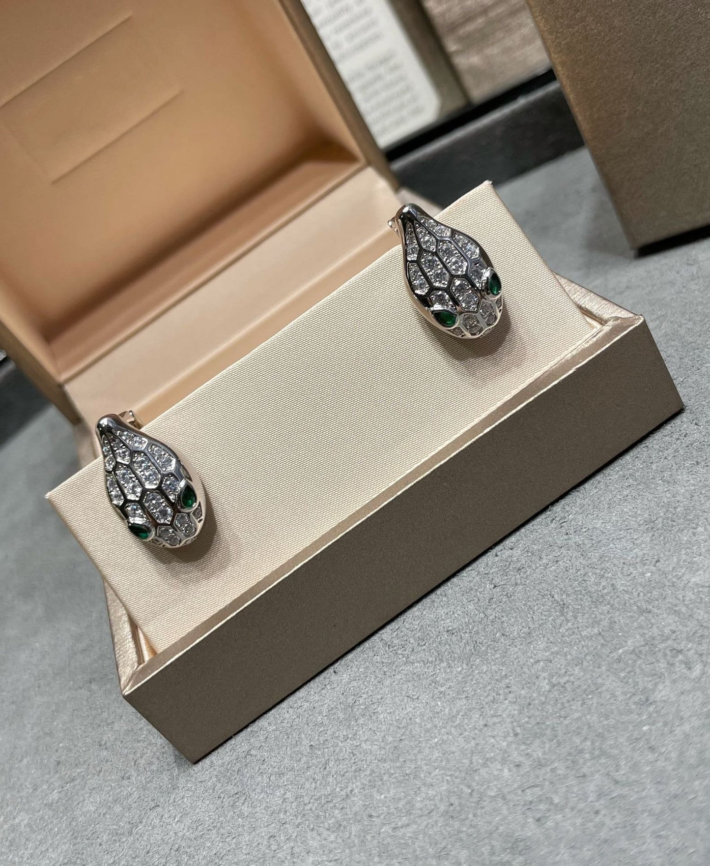 [Kincade Jewelrys]SERPENT DIAMOND STUD EARRINGS