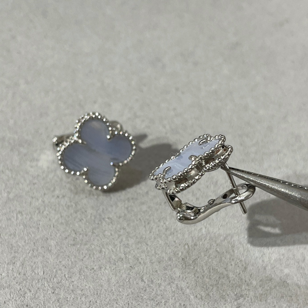 [Kincade Jewelrys]CLOVER CHALCEDONY SILVER STUD EARRINGS