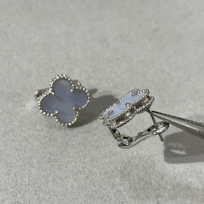 [Kincade Jewelrys]CLOVER CHALCEDONY SILVER STUD EARRINGS