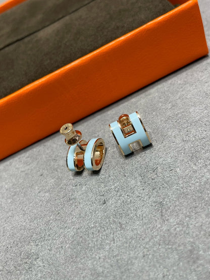 [Kincade Jewelrys]POP H SKY BLUE STUD EARRINGS