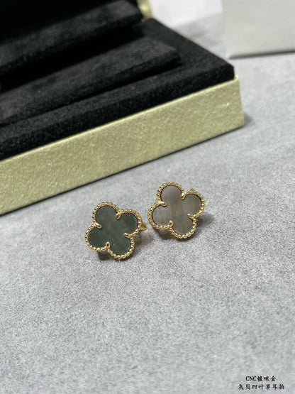 [Kincade Jewelrys]CLOVER MEDIUM 1 MOTIFS GRAY MOP EARRINGS