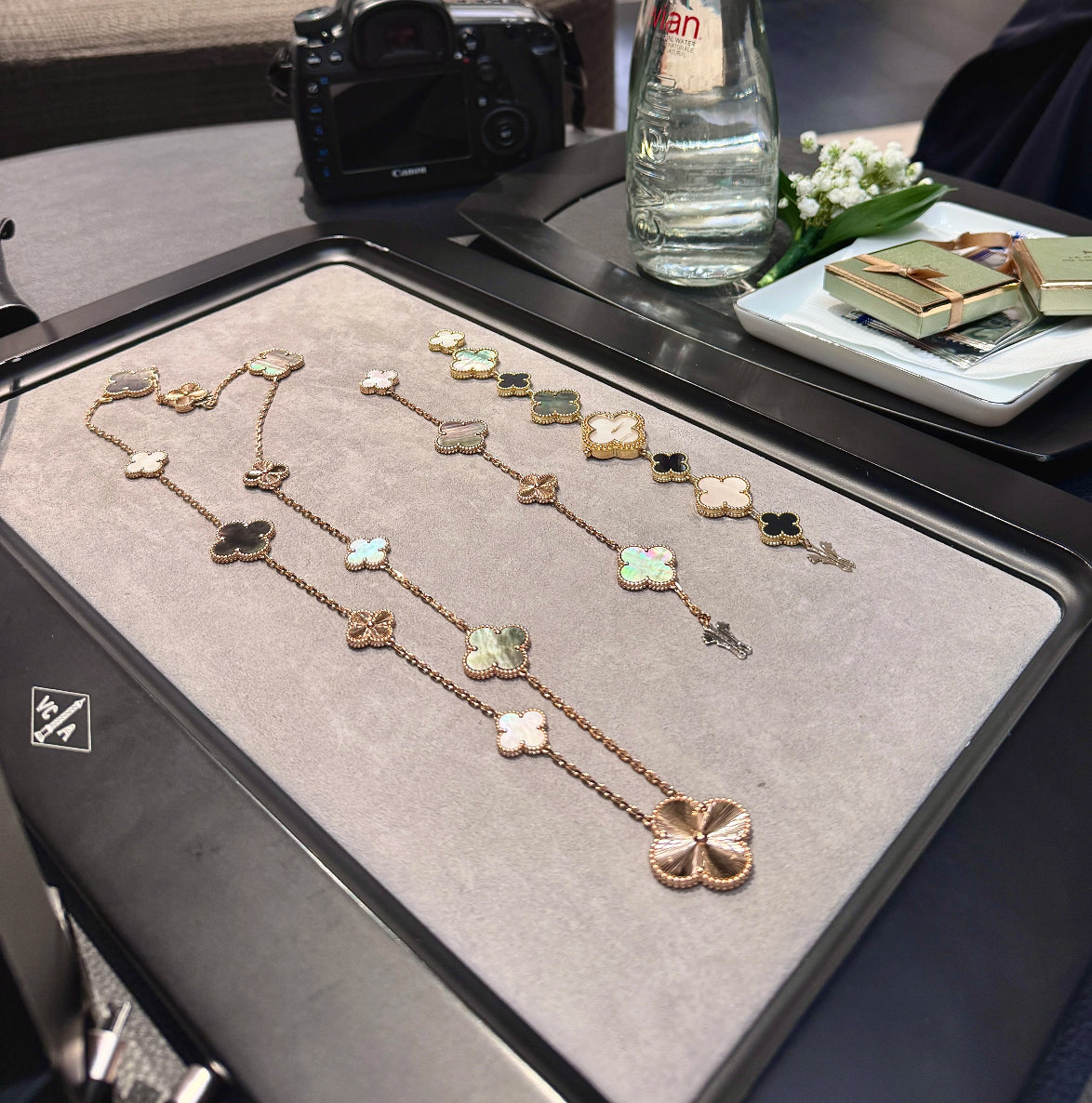 [Kincade Jewelrys]CLOVER 16 MOTIF GREY MOP GOLD NECKLACE