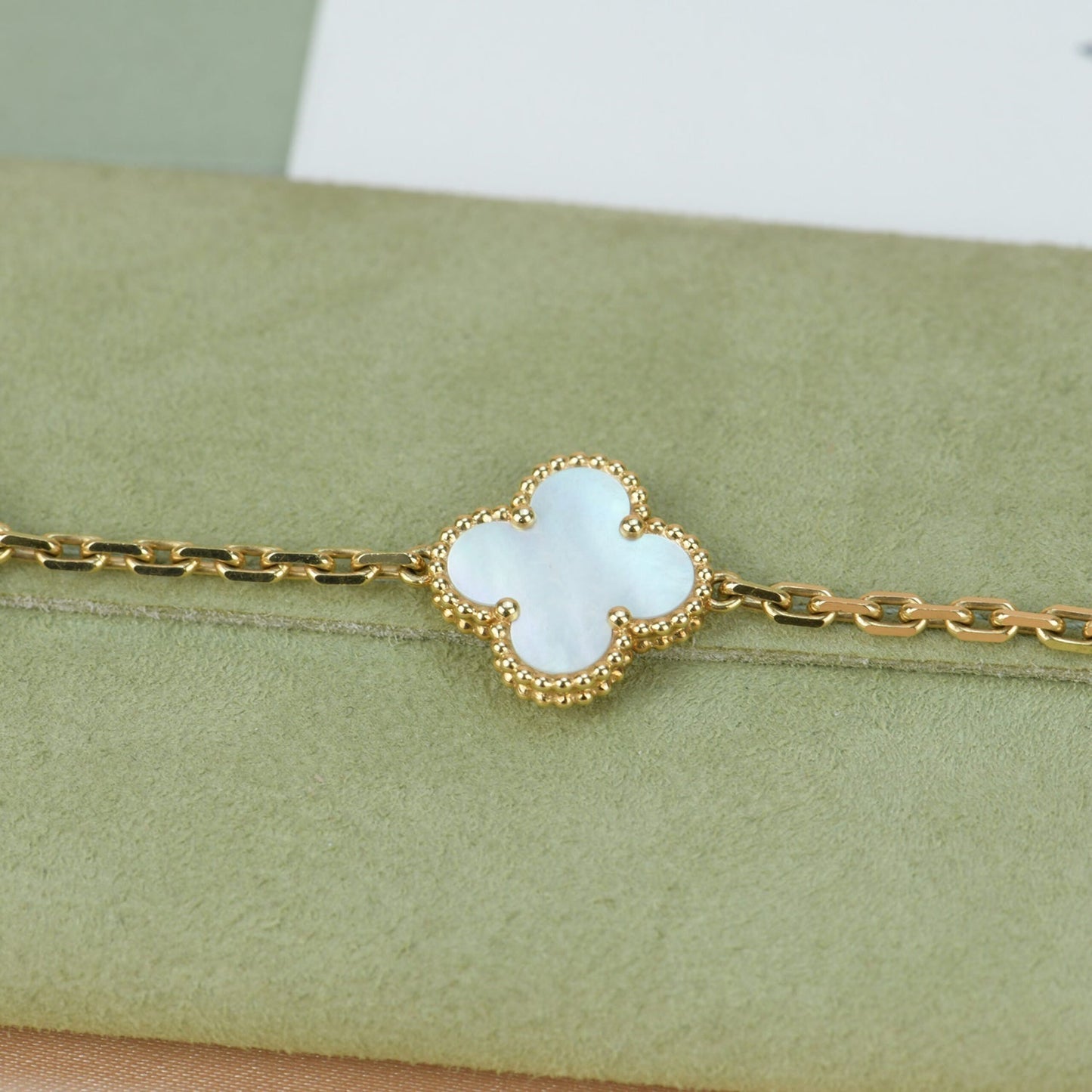 [Kincade Jewelrys]CLOVER  5 MOTIF WHITE MOP BRACELET