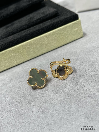 [Kincade Jewelrys]CLOVER MEDIUM 1 MOTIFS GRAY MOP EARRINGS