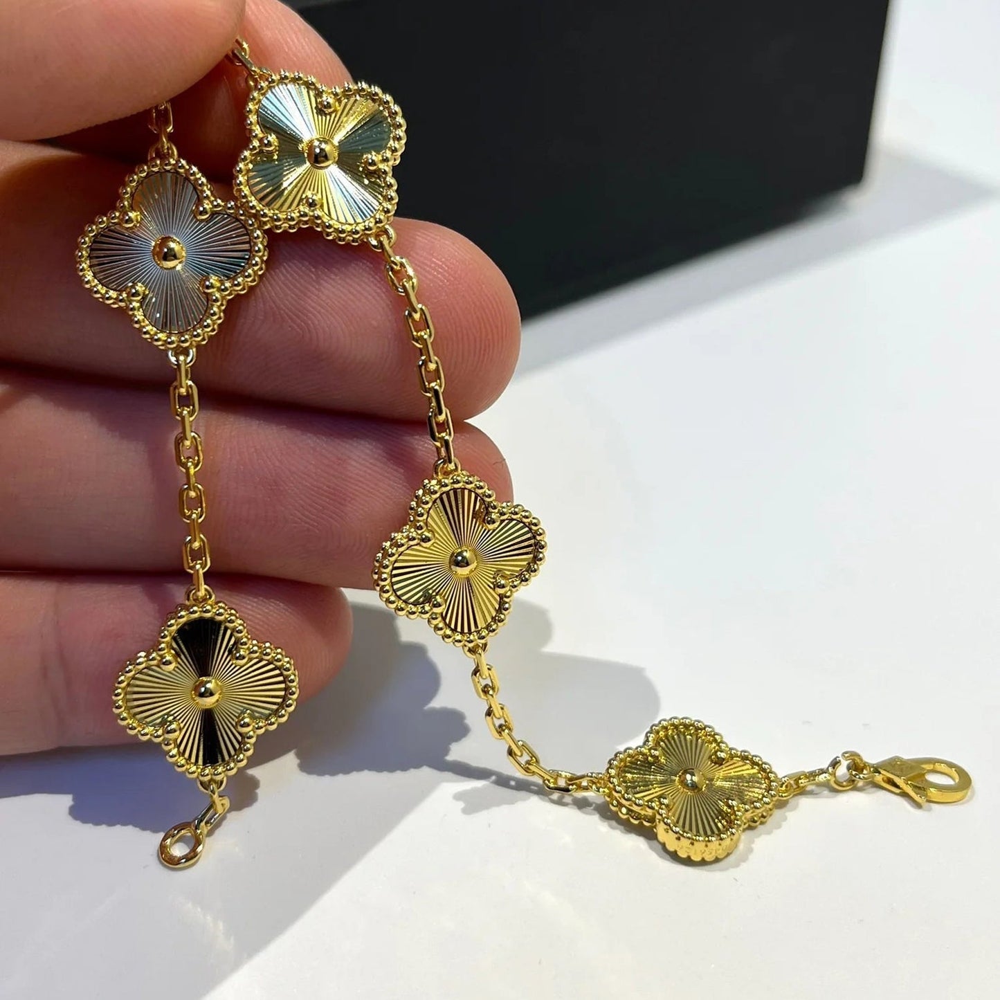 [Kincade Jewelrys]CLOVER 5 FLOWERS LASER BRACELET