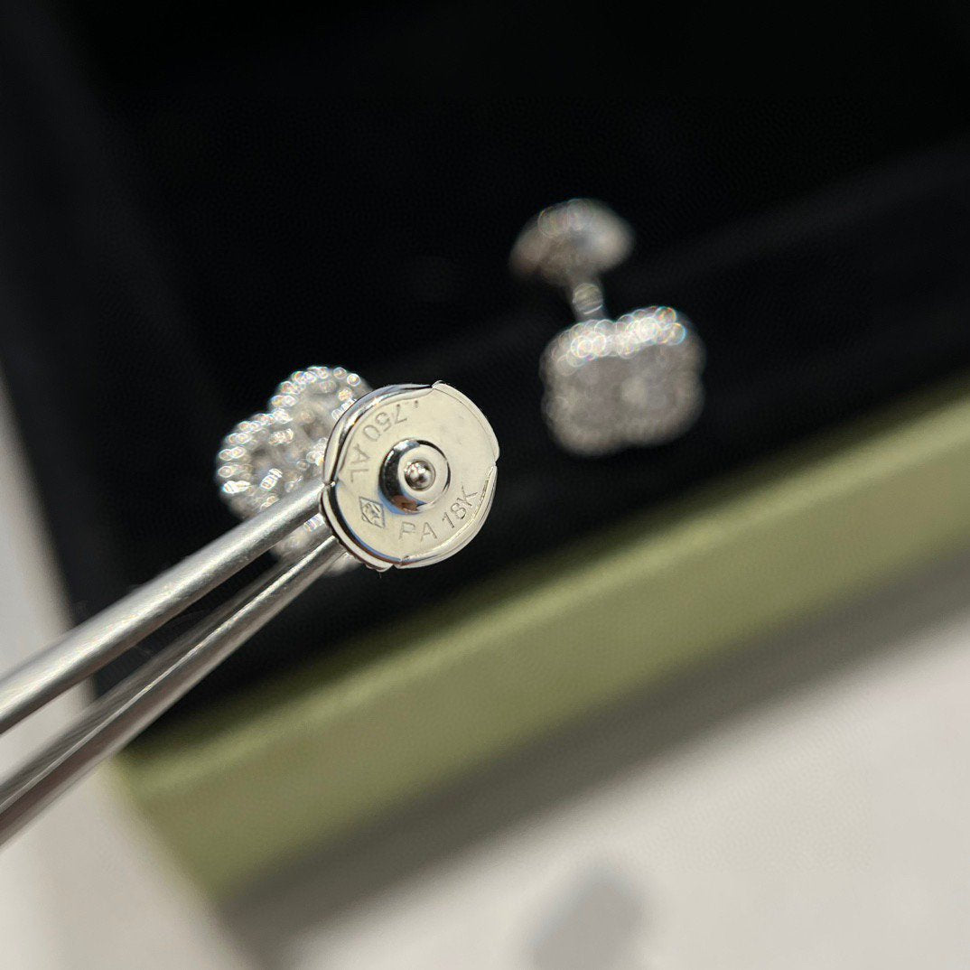 [Kincade Jewelrys]CLOVER MINI DIAMOND STUD EARRINGS